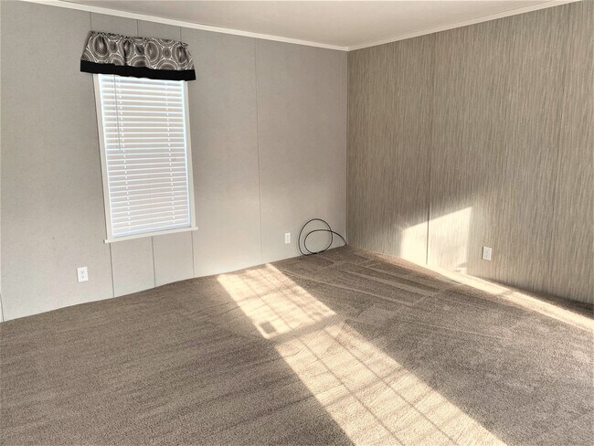 Building Photo - 17164 Canterbury Cir