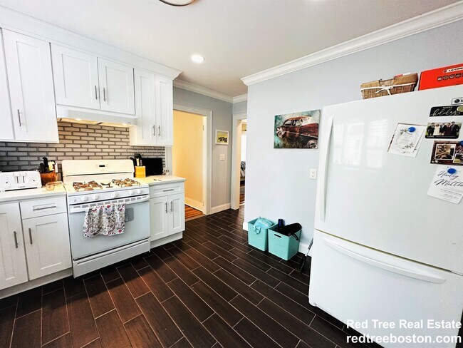 Building Photo - 19 Larose Plz