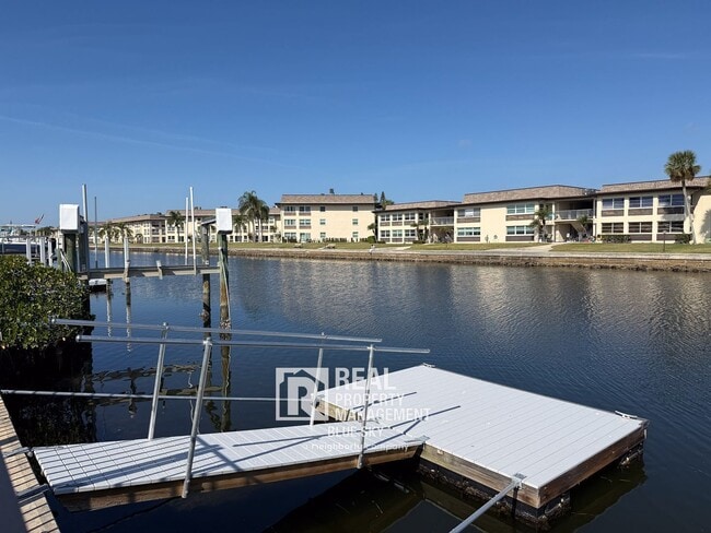 Building Photo - 4717 Floramar Terrace