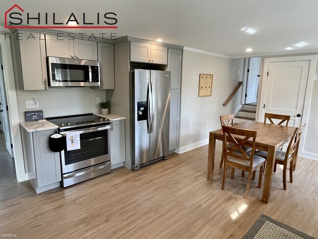 Building Photo - 3 br, 2 bath House - 5 Pond St