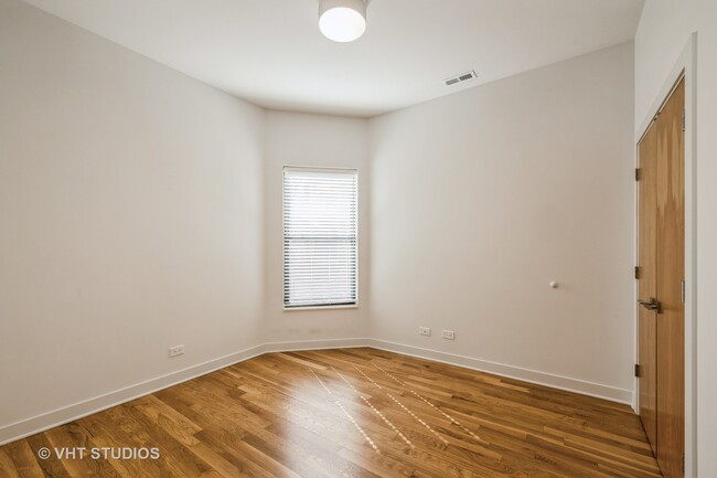 Building Photo - 4913 S Calumet Ave