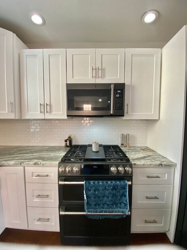 Foto del edificio - Amazing 3 BR 1.5 BA home in Lancaster City