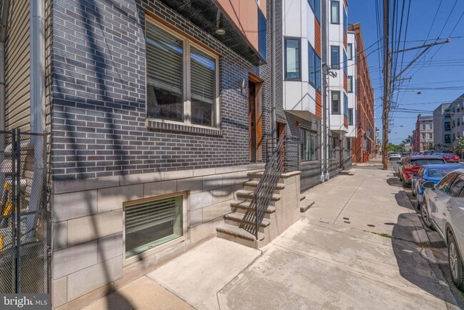 Building Photo - 908 N 16th St