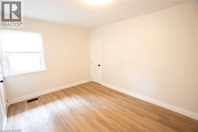 Photo du bâtiment - 177 Pleasant Ave