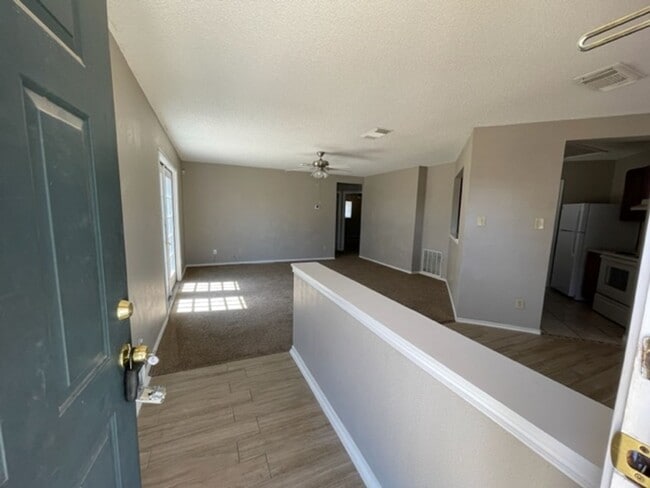 Foto del edificio - Move In Ready Well-Maintained 3-Bedroom Ho...