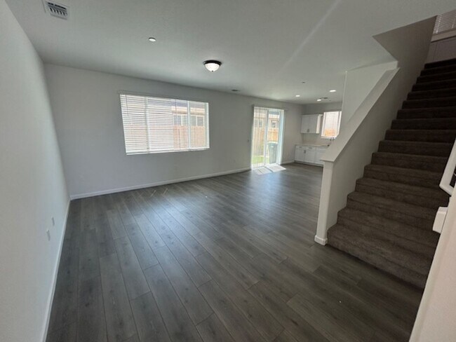 Foto del edificio - Brand New Home