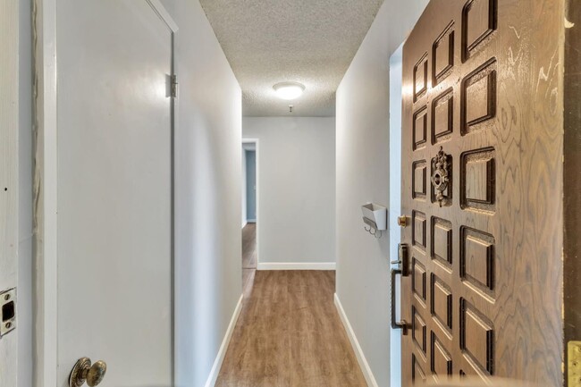 Foto del edificio - 1830 Lakeshore Ave
