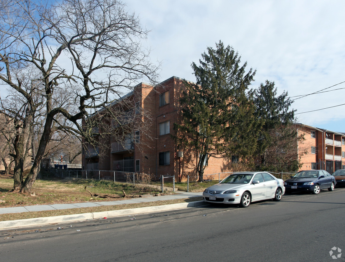 Building Photo - 4010 9th St SE