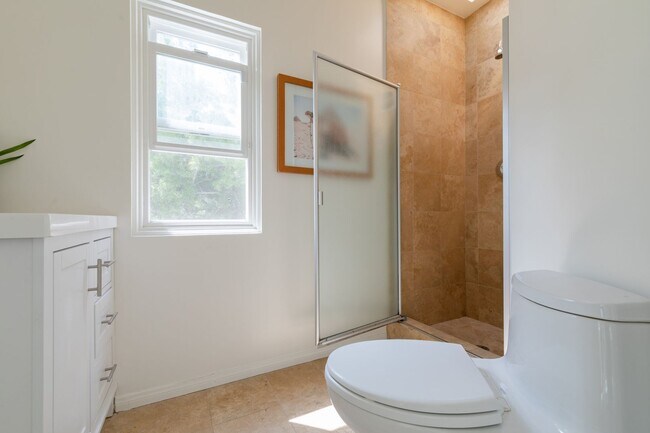 Foto del edificio - Beautiful Hollywood Hills Home For Lease!