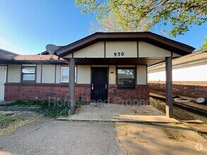 Building Photo - 930 SW 62nd St