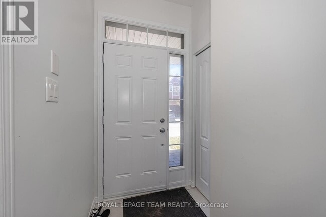 Building Photo - 323 Freedom Private