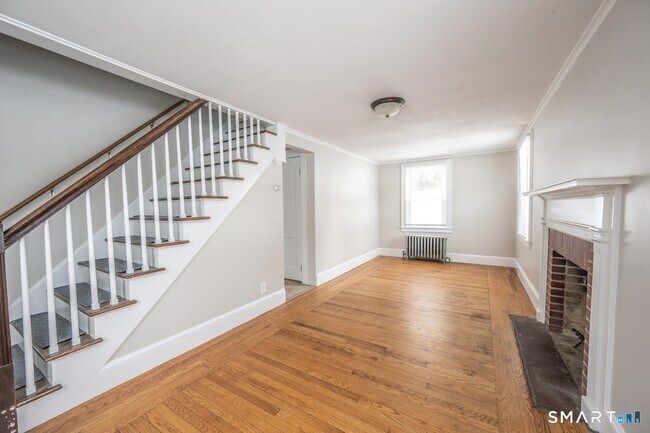 Building Photo - 426 Main St