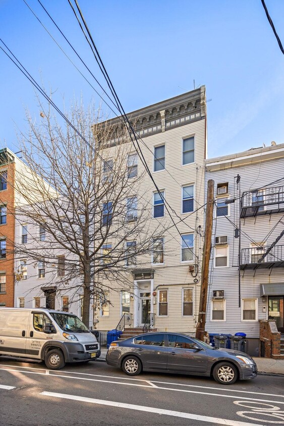 Primary Photo - 309 Monroe St