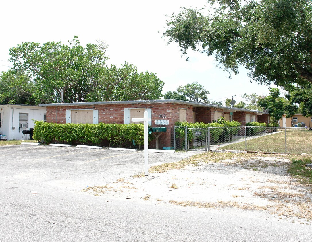 Foto principal - 809 NW 15th Ave