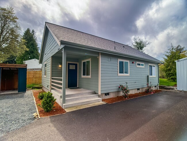 Building Photo - Large Garage in Burien 2bd 1.5ba home!