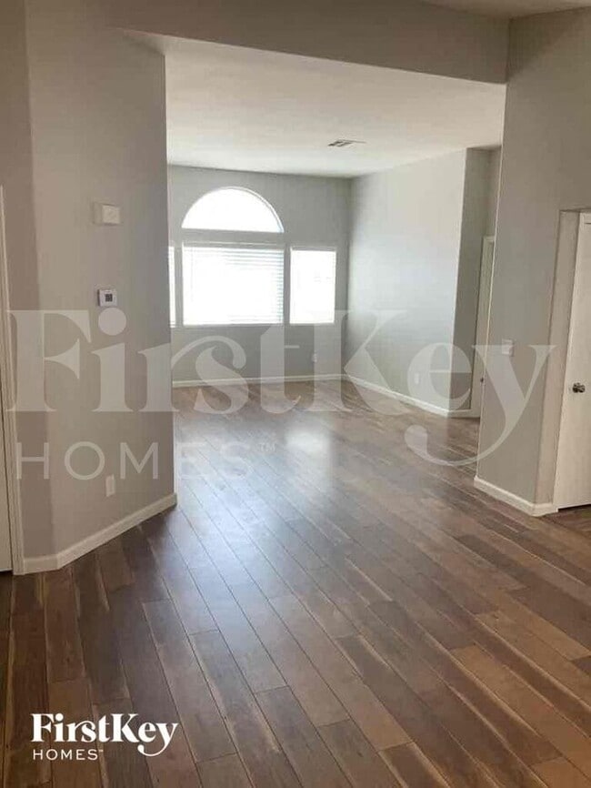 Building Photo - 713 W Azure Ave