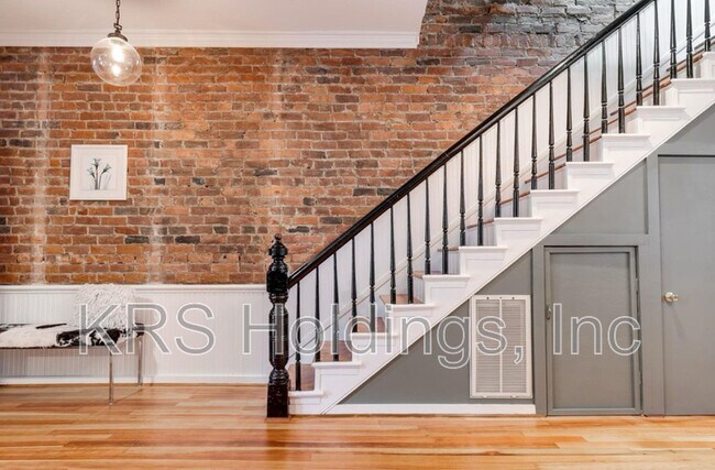 Building Photo - 228 N 32nd St