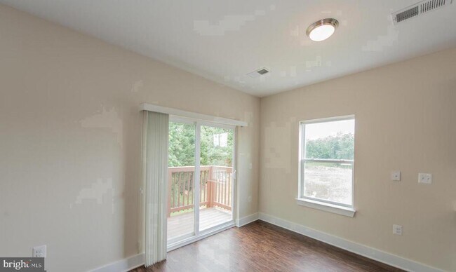 Foto del edificio - 3301 Demirel Way