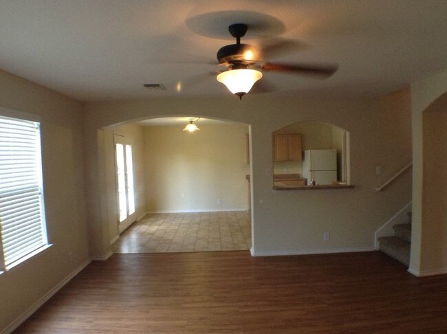 Building Photo - 105 Woodstone Pt