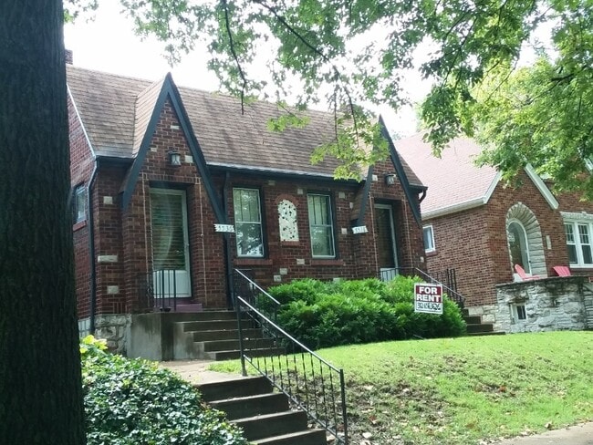 Building Photo - 5536 Walsh St