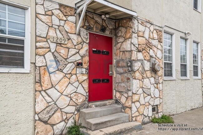 Foto del edificio - 1209 Campbell St