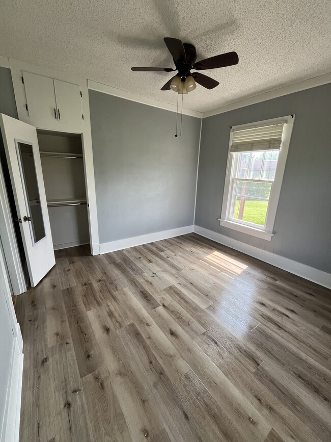 Building Photo - 6467 Prairie Valley Rd