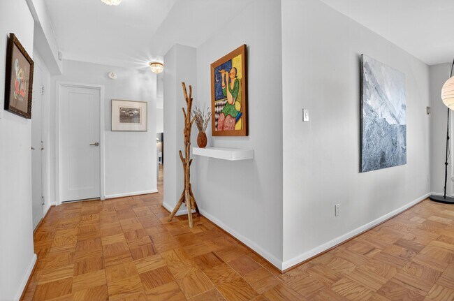 Foto del edificio - 5100 Dorset Ave