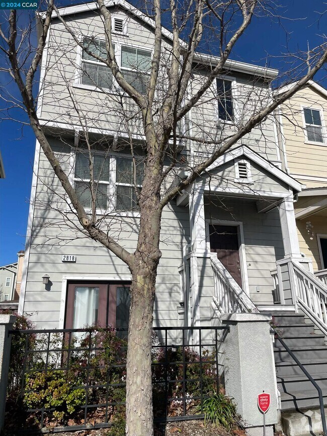 Hilltop Village Apartments for Rent with Hardwood Floors Richmond, CA