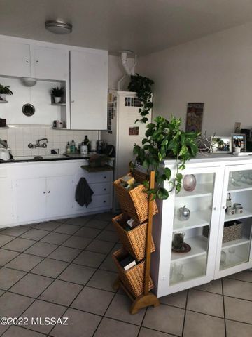 Building Photo - SAM HUGHES! Adorable 1 bedroom, 1 bath unit!