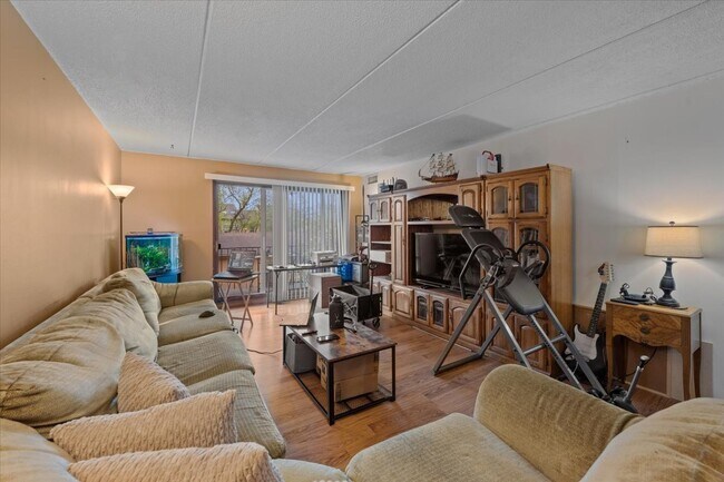 Foto del edificio - 5S070 Pebblewood Ln