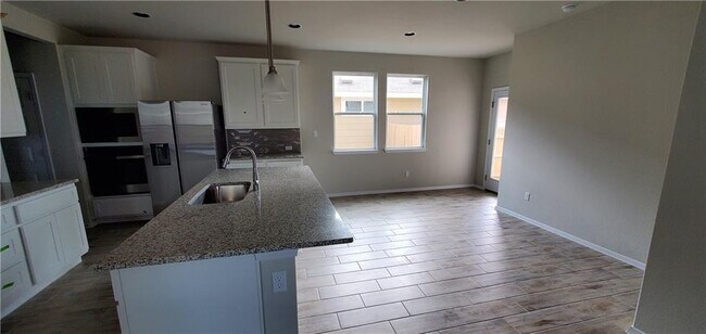 Building Photo - 382 Delta Crst