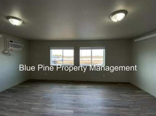 Foto del edificio - 5850 Freedom Rd