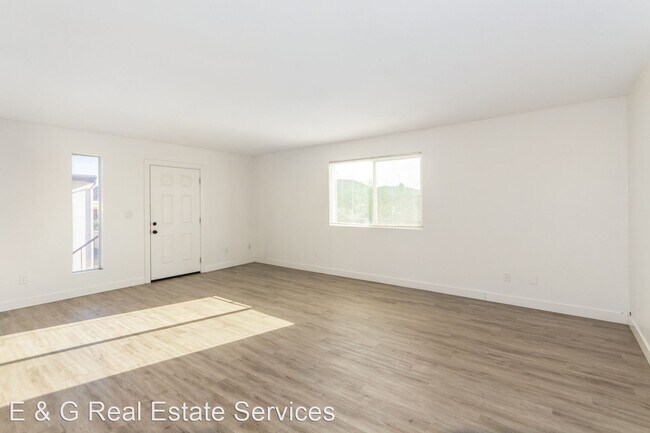 Foto del edificio - 2 br, 1 bath House - 740 E Joan D Arc Ave