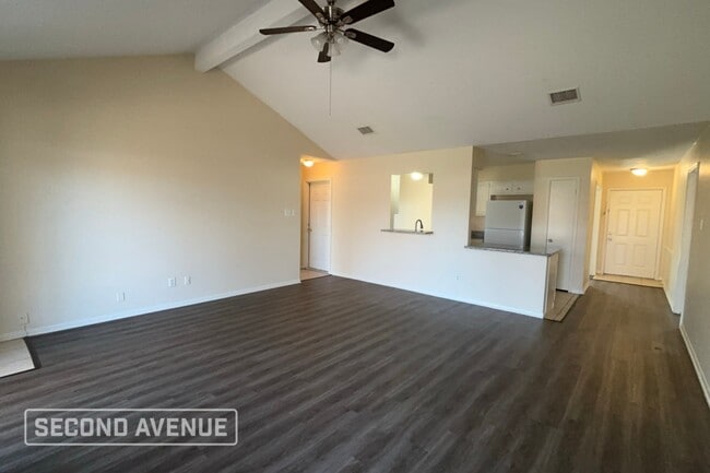 Foto del edificio - 7706 Waterchase Dr