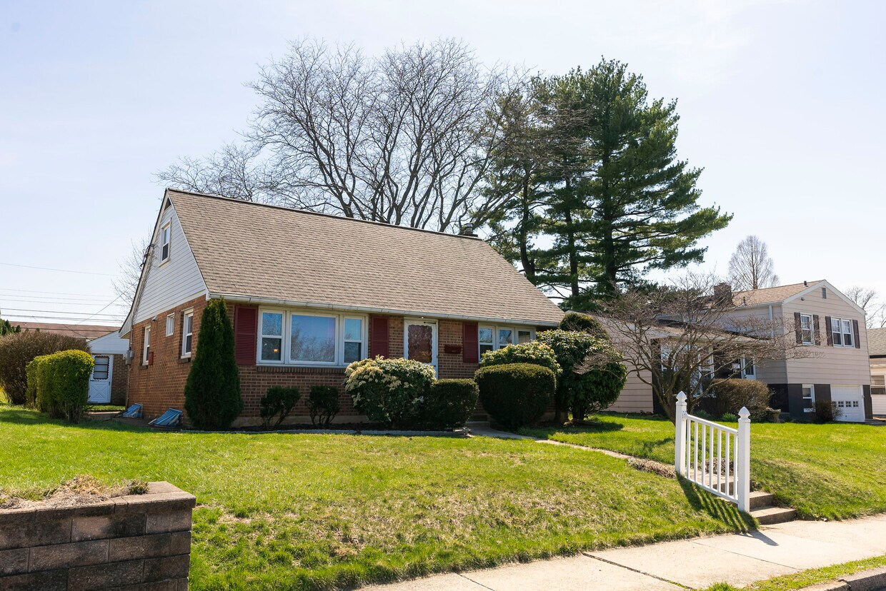 Foto principal - 1316 E Highland St