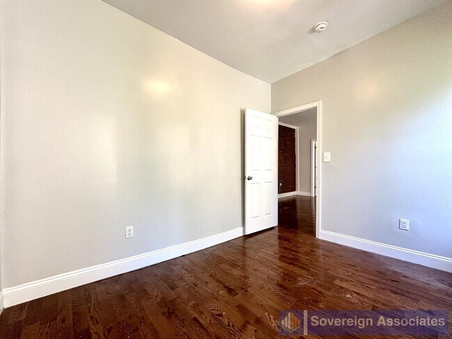 Foto del edificio - 2254 5th Ave