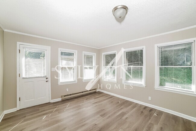 Building Photo - Come view this lovely brick home