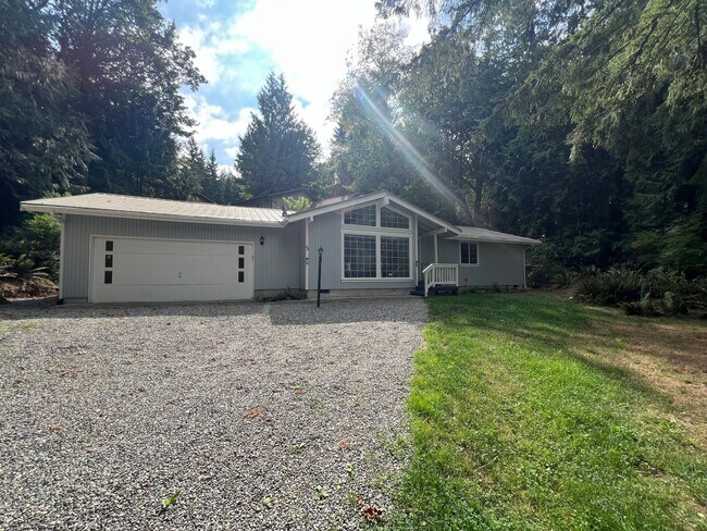 Building Photo - 3 Bed, 2 Bath with Garage in Sudden Valley