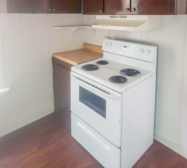 Building Photo - 142 Windsor Ave