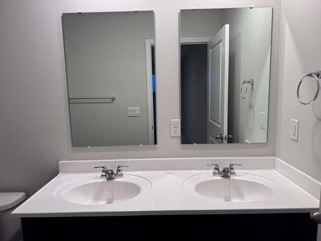 Foto del edificio - 3358 New Year Dr