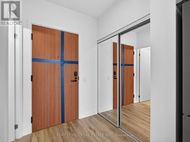 Building Photo - 1660 Bloor St W