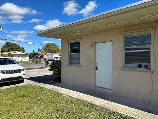 Building Photo - 4210 SW 25th St