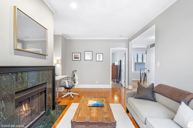 Building Photo - 2020 N Burling St