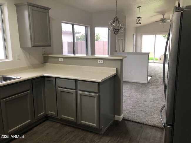 Foto del edificio - 735 E Baylor Ln