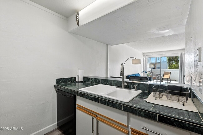 Foto del edificio - 3313 N 68th St