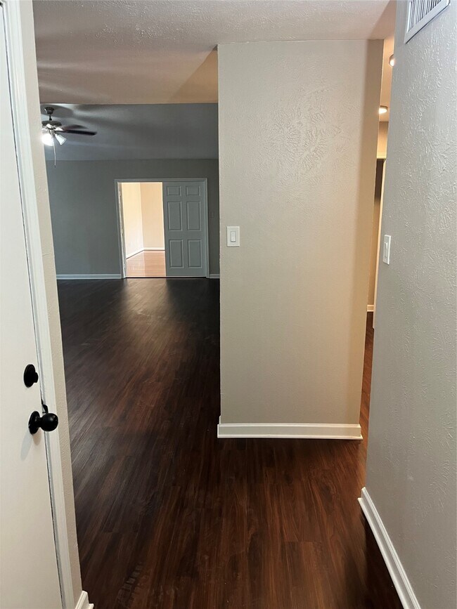 Foto del edificio - 6735 Blue Ridge Dr