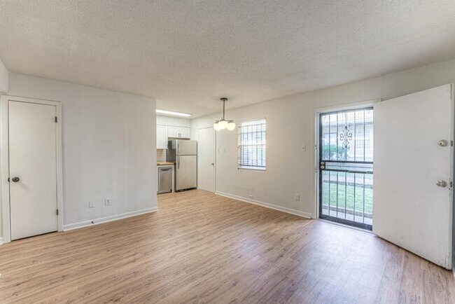 Building Photo - 1066 Poplar Ave