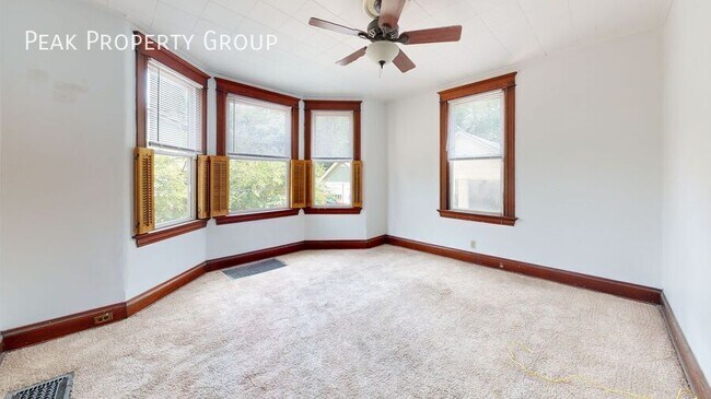 Foto del edificio - 3018 Marshall Ave