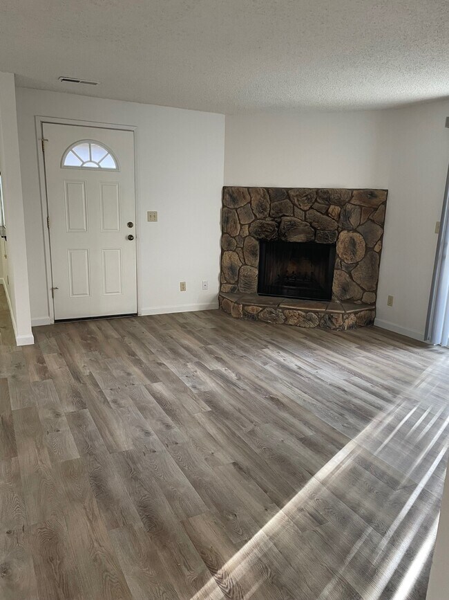 Sala de estar - 418 S Quillan Plz