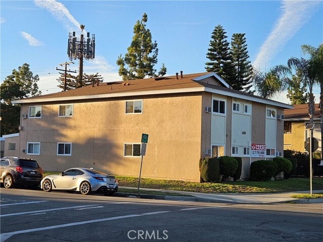 Building Photo - 1381 Burwood St